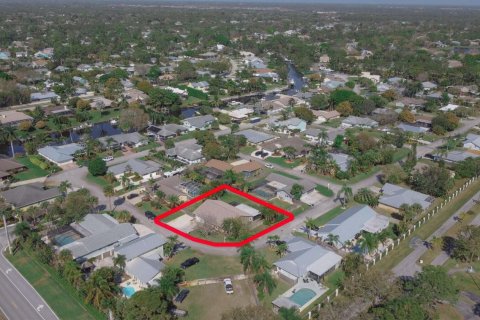 House in Palm City, Florida 4 bedrooms, 165.83 sq.m. № 1186376 - photo 1