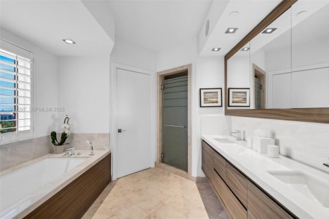 Condo in Key Biscayne, Florida, 3 bedrooms  № 1991040 - photo 21