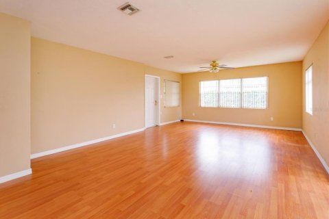 House in Orlando, Florida 3 bedrooms, 154.03 sq.m. № 2223390 - photo 4