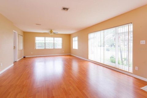 House in Orlando, Florida 3 bedrooms, 154.03 sq.m. № 2223390 - photo 3