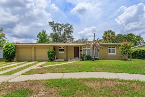 House in Orlando, Florida 3 bedrooms, 154.03 sq.m. № 2223390