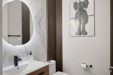 Casa en alquiler en Miami, Florida, 3 dormitorios, 197.32 m2 № 2033419 - foto 5