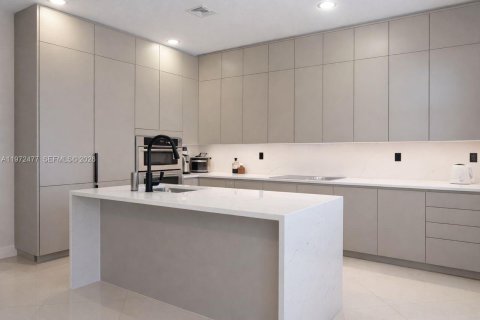 Casa en alquiler en Miami, Florida, 3 dormitorios, 197.32 m2 № 2033419 - foto 8