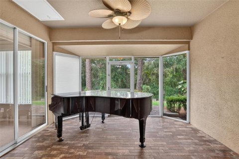 Condo in Plant City, Florida, 2 bedrooms  № 2386504 - photo 16