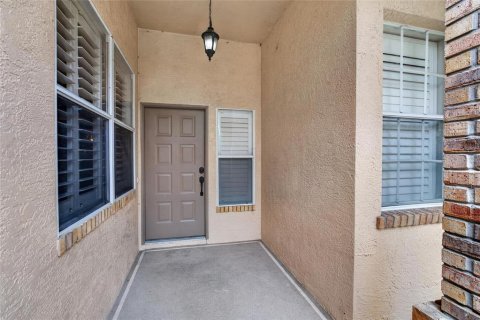 Condo in Plant City, Florida, 2 bedrooms  № 2386504 - photo 9
