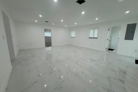 House in Fort Lauderdale, Florida 4 bedrooms, 182.83 sq.m. № 2401259 - photo 4