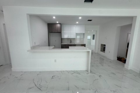 House in Fort Lauderdale, Florida 4 bedrooms, 182.83 sq.m. № 2401259 - photo 16
