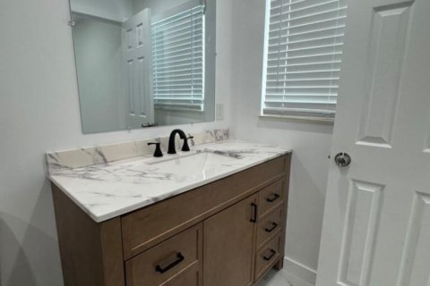 House in Fort Lauderdale, Florida 4 bedrooms, 182.83 sq.m. № 2401259 - photo 14
