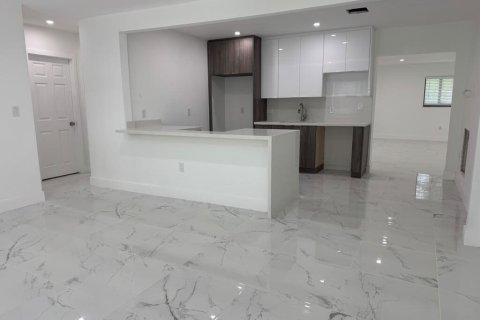 House in Fort Lauderdale, Florida 4 bedrooms, 182.83 sq.m. № 2401259 - photo 3