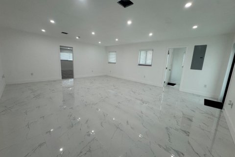 House in Fort Lauderdale, Florida 4 bedrooms, 182.83 sq.m. № 2401259 - photo 22