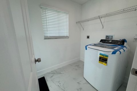 House in Fort Lauderdale, Florida 4 bedrooms, 182.83 sq.m. № 2401259 - photo 7