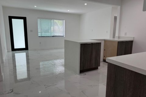 House in Fort Lauderdale, Florida 4 bedrooms, 182.83 sq.m. № 2401259 - photo 9