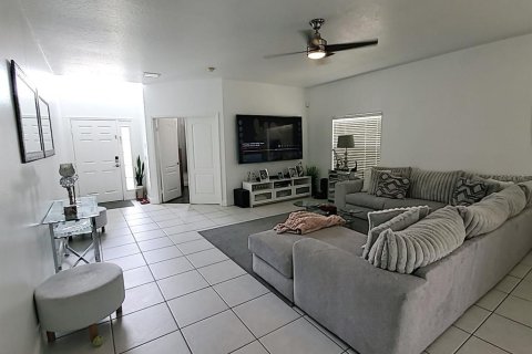 Villa ou maison à vendre à Kissimmee, Floride: 4 chambres, 159.79 m2 № 1389306 - photo 12
