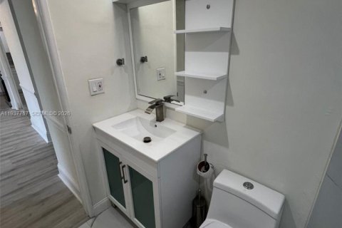 Condo in Miami, Florida, 2 bedrooms  № 1995619 - photo 14