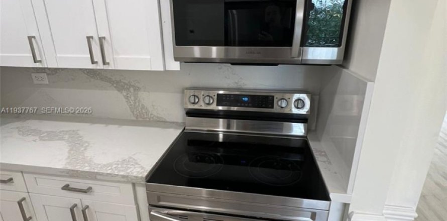 Condo in Miami, Florida, 2 bedrooms  № 1995619