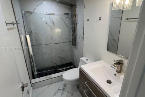 Condo in Miami, Florida, 2 bedrooms  № 1995619 - photo 10
