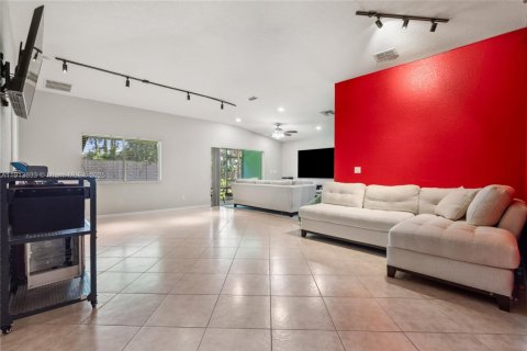 Casa en venta en Port St. Lucie, Florida, 3 dormitorios, 170.66 m2 № 1968896 - foto 23