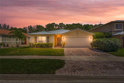 Casa en venta en Port St. Lucie, Florida, 3 dormitorios, 170.66 m2 № 1968896 - foto 15
