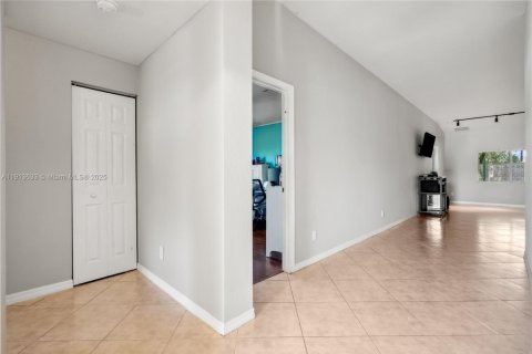 Casa en venta en Port St. Lucie, Florida, 3 dormitorios, 170.66 m2 № 1968896 - foto 11