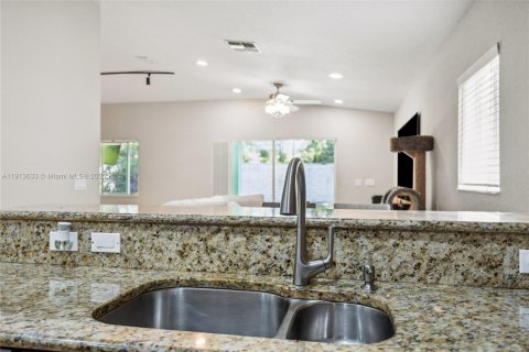 Casa en venta en Port St. Lucie, Florida, 3 dormitorios, 170.66 m2 № 1968896 - foto 8