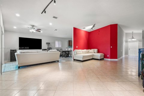 Casa en venta en Port St. Lucie, Florida, 3 dormitorios, 170.66 m2 № 1968896 - foto 18