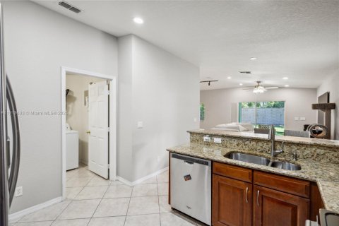 Casa en venta en Port St. Lucie, Florida, 3 dormitorios, 170.66 m2 № 1968896 - foto 9