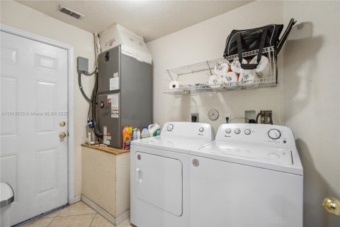 Casa en venta en Port St. Lucie, Florida, 3 dormitorios, 170.66 m2 № 1968896 - foto 12