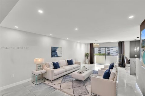 Снять в аренду кондоминиум в Бей-Харбор-Айлендс, Флорида 2 спальни, 144.46м2, № 2050328 - фото 9