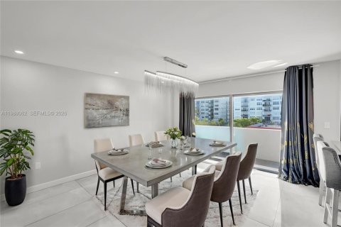 Снять в аренду кондоминиум в Бей-Харбор-Айлендс, Флорида 2 спальни, 144.46м2, № 2050328 - фото 12