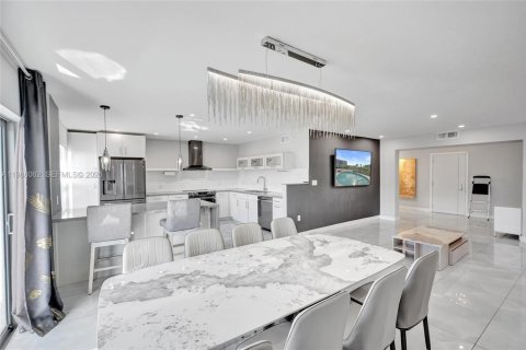 Снять в аренду кондоминиум в Бей-Харбор-Айлендс, Флорида 2 спальни, 144.46м2, № 2050328 - фото 23