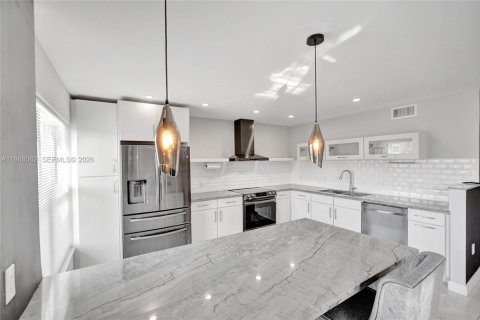 Снять в аренду кондоминиум в Бей-Харбор-Айлендс, Флорида 2 спальни, 144.46м2, № 2050328 - фото 22