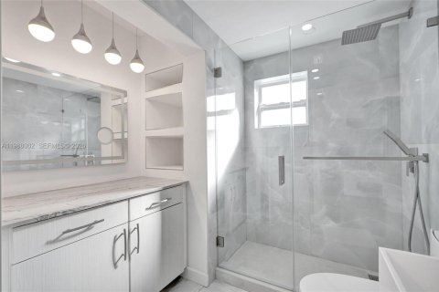 Снять в аренду кондоминиум в Бей-Харбор-Айлендс, Флорида 2 спальни, 144.46м2, № 2050328 - фото 28