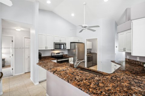 Casa en venta en Cape Coral, Florida, 3 dormitorios, 172.43 m2 № 1743935 - foto 21