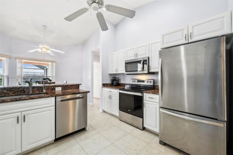 Casa en venta en Cape Coral, Florida, 3 dormitorios, 172.43 m2 № 1743935 - foto 19