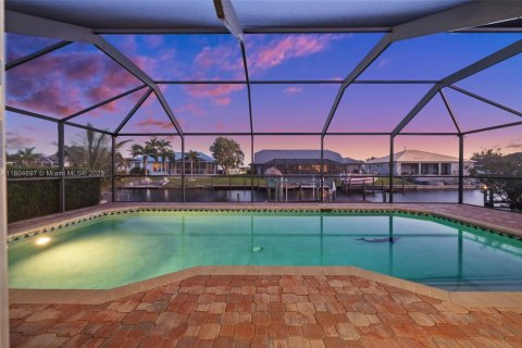 Casa en venta en Cape Coral, Florida, 3 dormitorios, 172.43 m2 № 1743935 - foto 1