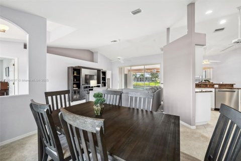 Casa en venta en Cape Coral, Florida, 3 dormitorios, 172.43 m2 № 1743935 - foto 17