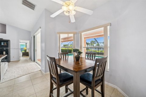Casa en venta en Cape Coral, Florida, 3 dormitorios, 172.43 m2 № 1743935 - foto 22