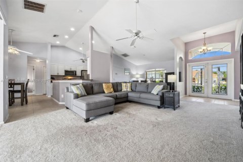 Casa en venta en Cape Coral, Florida, 3 dormitorios, 172.43 m2 № 1743935 - foto 11