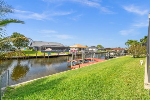 Casa en venta en Cape Coral, Florida, 3 dormitorios, 172.43 m2 № 1743935 - foto 8