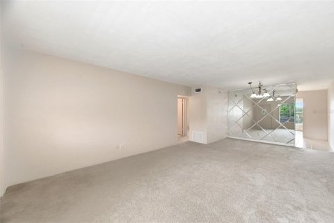 Condo in Clearwater, Florida, 2 bedrooms № 2378159 - photo 4