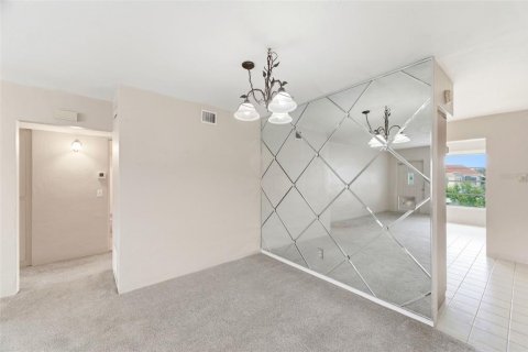 Condo in Clearwater, Florida, 2 bedrooms № 2378159 - photo 8