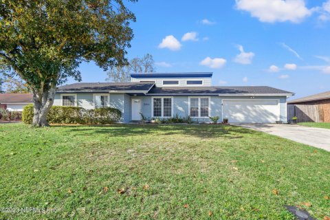 House in Orange Park, Florida 3 bedrooms, 122.82 sq.m. № 834523 - photo 1