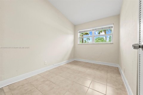 House in Fort Lauderdale, Florida 4 bedrooms, 117.8 sq.m. № 1942308 - photo 9
