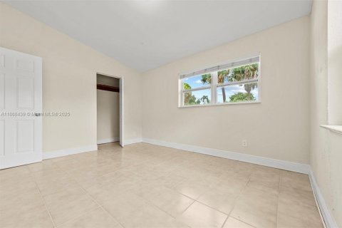 House in Fort Lauderdale, Florida 4 bedrooms, 117.8 sq.m. № 1942308 - photo 12