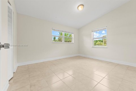 House in Fort Lauderdale, Florida 4 bedrooms, 117.8 sq.m. № 1942308 - photo 10