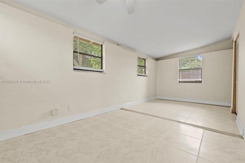 House in Fort Lauderdale, Florida 4 bedrooms, 117.8 sq.m. № 1942308 - photo 14