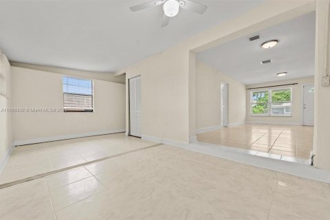 House in Fort Lauderdale, Florida 4 bedrooms, 117.8 sq.m. № 1942308 - photo 18