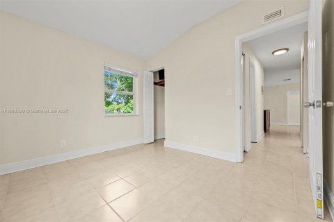 House in Fort Lauderdale, Florida 4 bedrooms, 117.8 sq.m. № 1942308 - photo 16