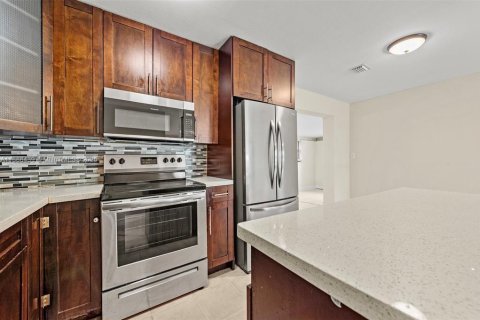 House in Fort Lauderdale, Florida 4 bedrooms, 117.8 sq.m. № 1942308 - photo 1