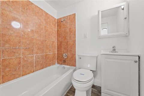 House in Fort Lauderdale, Florida 4 bedrooms, 117.8 sq.m. № 1942308 - photo 8